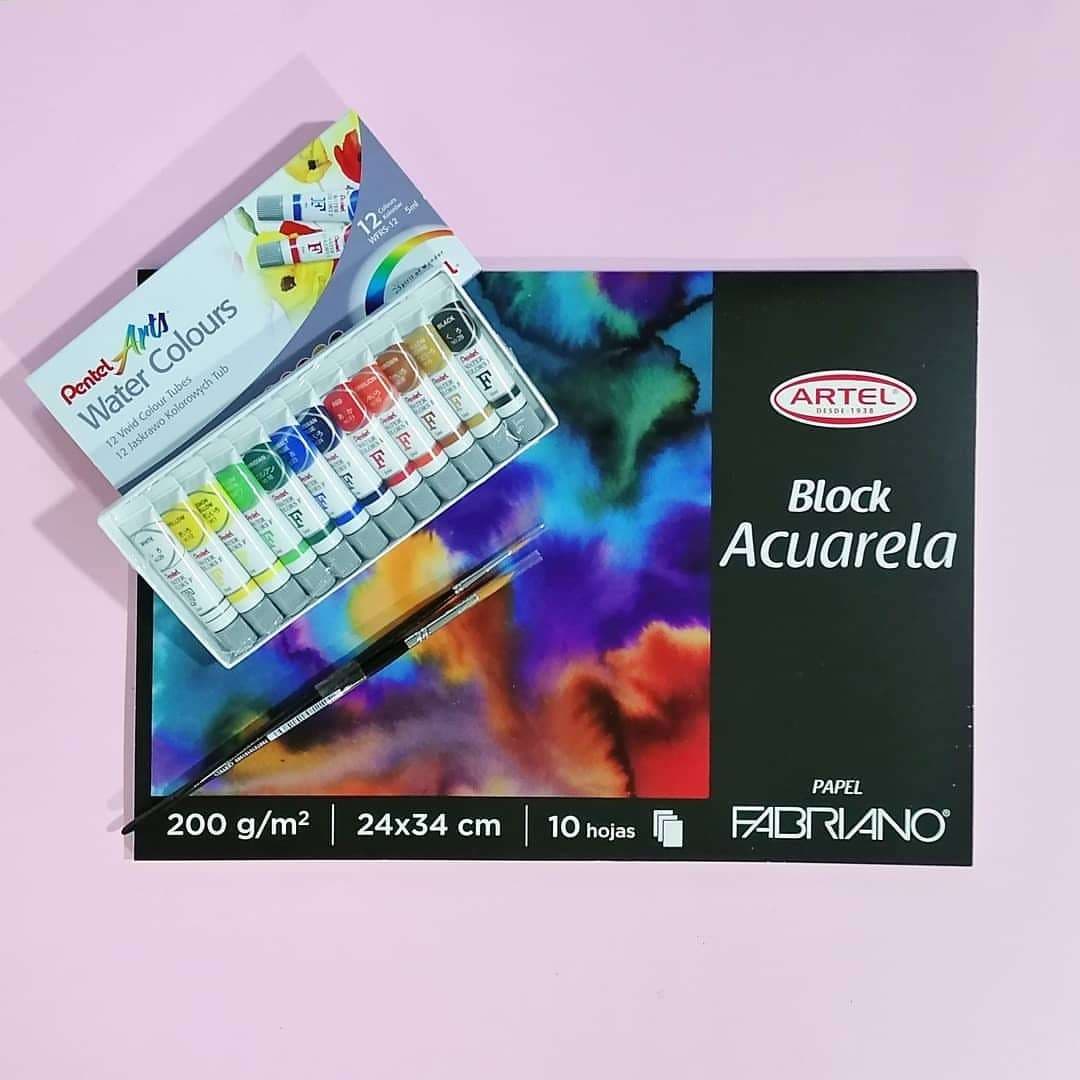 Kit de ManualidadesKit con materiales para crear arte y manualidades divertidas.