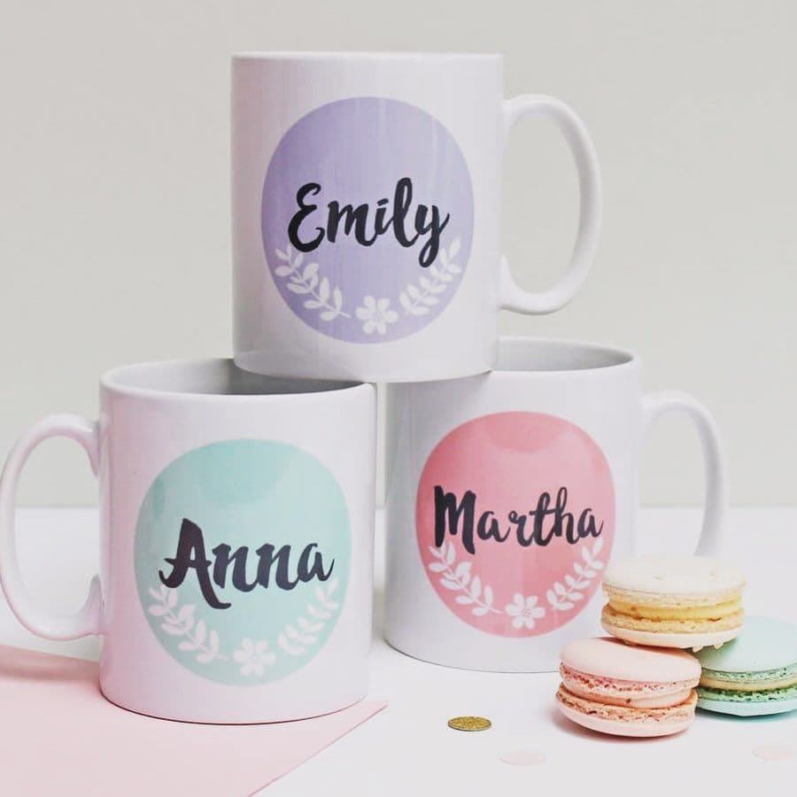 Set de Tazas PersonalizadasSet de dos tazas personalizadas con mensajes especiales para ella.